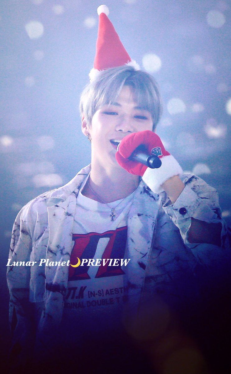 LunarPlanet1210's tweet photo. 🍑171217  Wanna One Fan-Con
산타녤깅이❄️ 올 한해 최고의 선물🎁
#워너원 #wannaone #강다니엘 #KangDaniel https://t.co/T25anajcCD