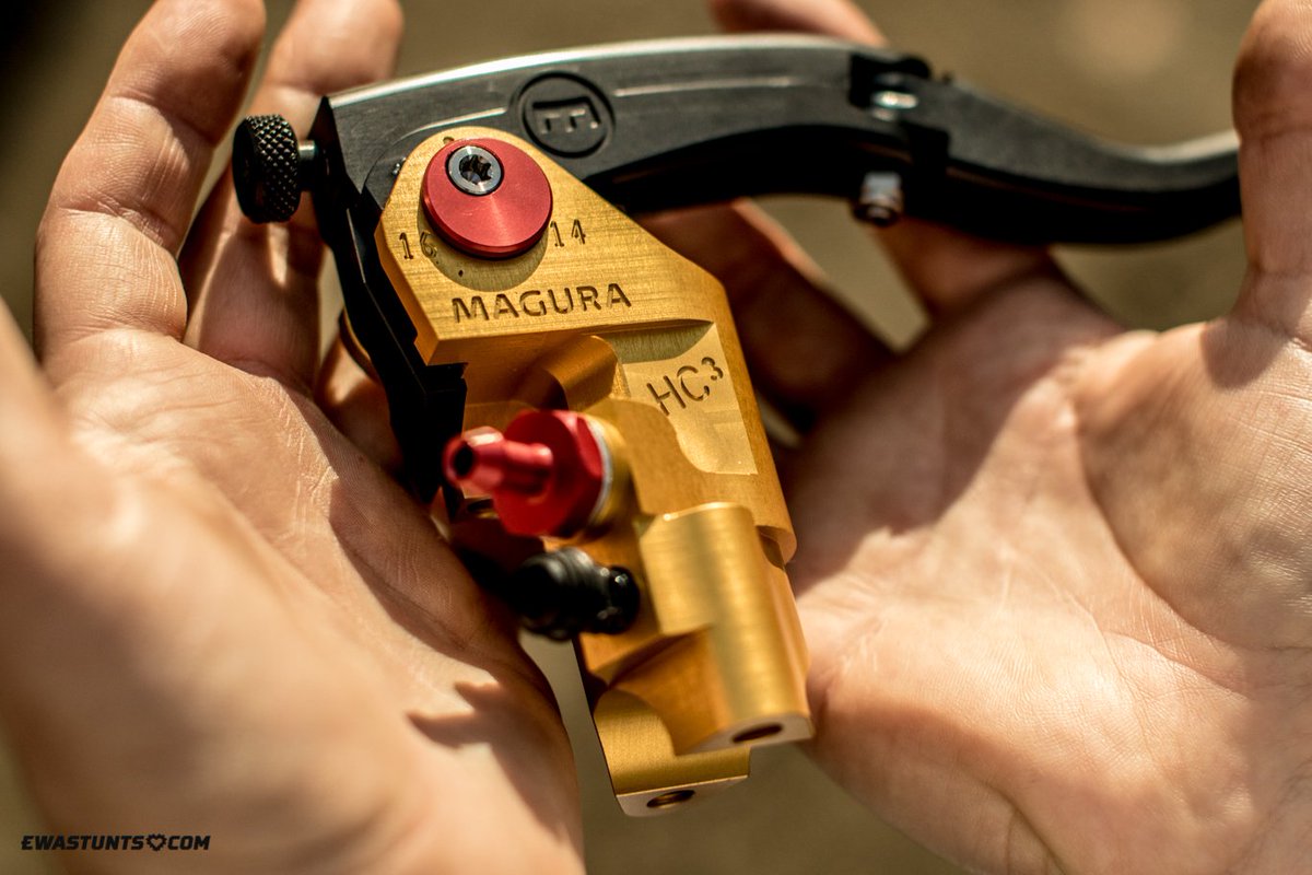 ewastunts's tweet photo. The @magura_official #HC3 shines bright like a diamond in my hands!
#magura #maguraHC3 #magurateam #magurabrakes #brakepump #canonphotography #ewastunts #ladyrider #bikeparts #motoparts #mastercylinder 
Photo @lostgiantcom https://t.co/Zk3C41piTz