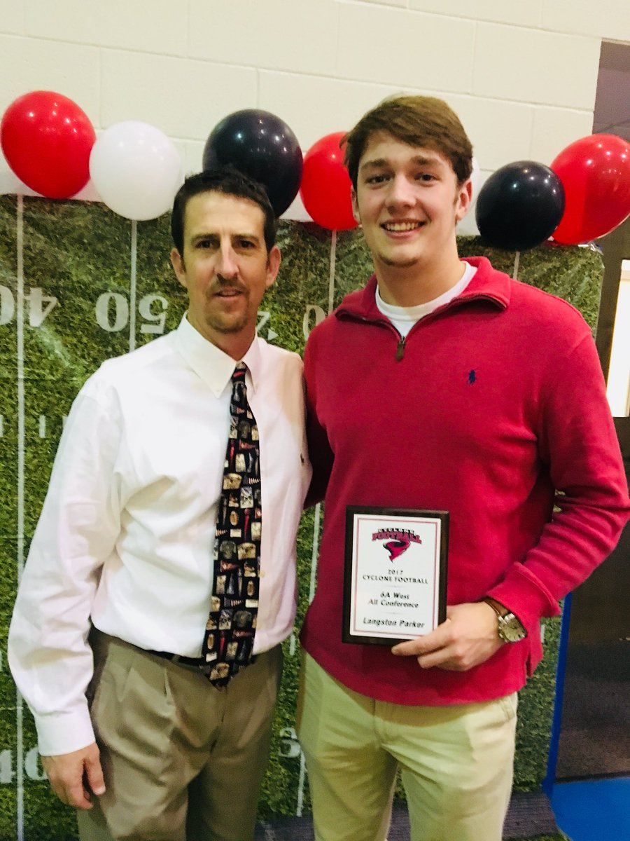 langstonparker's tweet photo. 6A All-Conference DE, OLB, MLB, and CB (not pictured) and 1 All-State WR for the 2019 Cyclones. Congrats brothers. @drake_04 @RhettRandallA @lil_Luster23 @JasonCo29924268 https://t.co/uuc6En3pgL