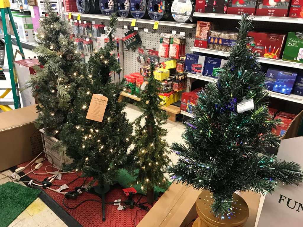 An Artificial Christmas Tree?! You May Ask Yourself, Well, How Did We Get Here? ecoactionplan.wordpress.com/2017/12/17/an-…