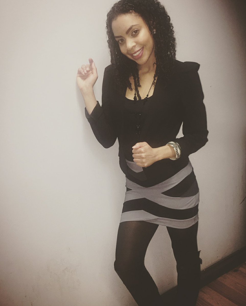 feelingthe1drop's tweet photo. Happy Birthday to Feeling the One Drop vocalist Trudy Lee Gayle @TruDynamics
.
#grateful #blessed #trudyleegayle #decemberbaby #sagittarius #loveontop #ootd #ootn #blackonblack #HBD https://t.co/upaJqzaQUv