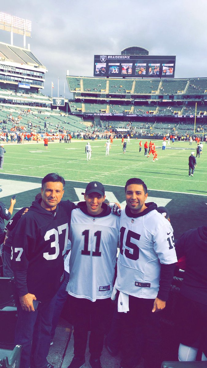 jc_kicks17's tweet photo. Happy Birthday to the man who has been through it all with me 🎈#Ricks52! #HBDPops https://t.co/N5FfGy422Y