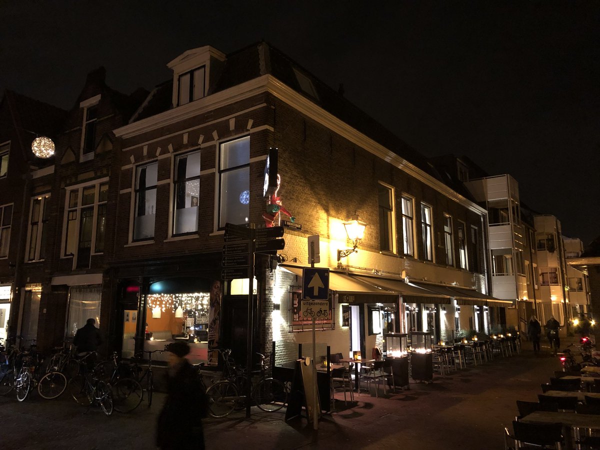 Vrijdagavond had ik een geweldige reünie met mijn oude studentenhuis (Groenhovenstraat 13 in Leiden, ofwel Huize Yggdrasill). Dit geloof je niet, maar echt NIEMAND was ook maar een spat ouder geworden 😄😄😄. #vriendenvoorhetleven