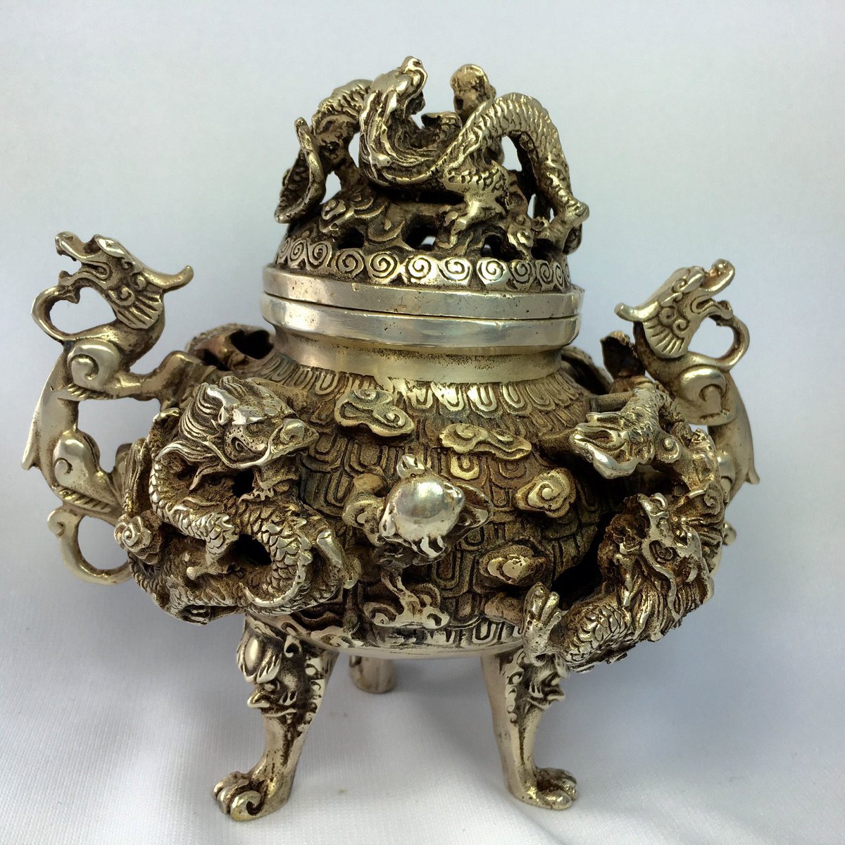 ExplosionLuck's tweet image. Antique Bronze Incense Burner Your Majesty #yoga #altar #meditation #antique #gift #weddinggifts #staging 
➤ goo.gl/FTCAgj