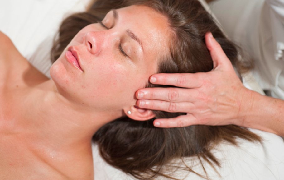 Spa_Radiance's tweet photo. Book a Dermaplaning Plus Facial. Ideal for anyone who has fine facial hair, sensitive skin, redness, or rosacea, dermaplaning is a manual exfoliation technique that provides a safe alternative to chemical peels and microdermabrasion. https://t.co/jNSb2BLbrz https://t.co/tdTCZns8F5