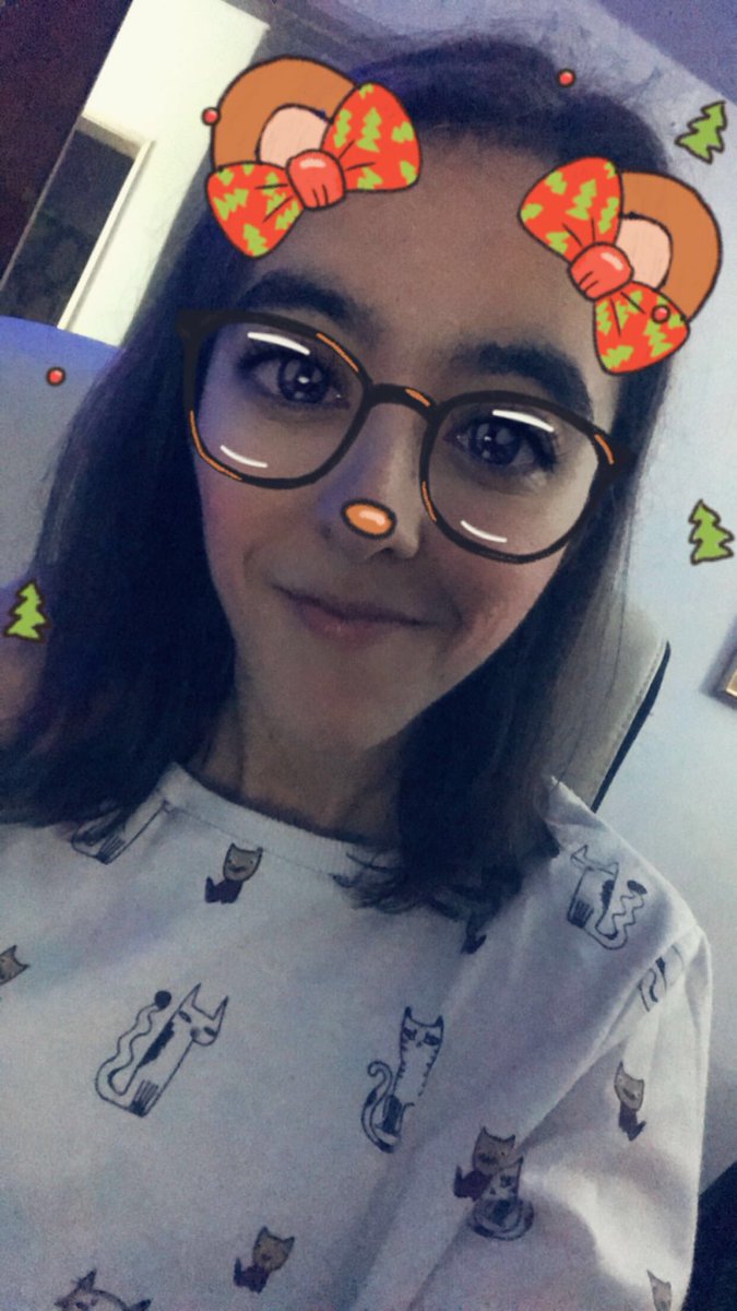 PatCecilia's tweet photo. Christmas #snapfilter🎄 #dorkface #butstilltakingpictures https://t.co/6DF4bBwxND