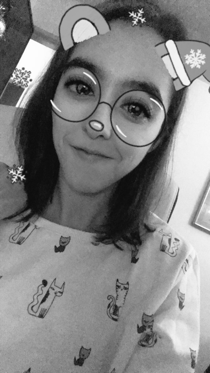 PatCecilia's tweet photo. Christmas #snapfilter🎄 #dorkface #butstilltakingpictures https://t.co/6DF4bBwxND