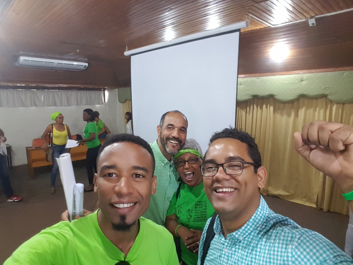 AngelGZalazar's tweet photo. Junto a un equipo de compañeros admirables en Los #ForosVerdes de @CeroImpunidadRD @jhonatanliriano @altagraciasa @ManuelRobles44 https://t.co/zhLnyG2y2p