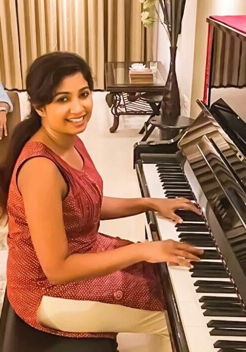 maheshr63907938's tweet photo. My favorite picture! Of our guru jii😇 @shreyaghoshal's #PianoPicture https://t.co/QoHHb5If5E
