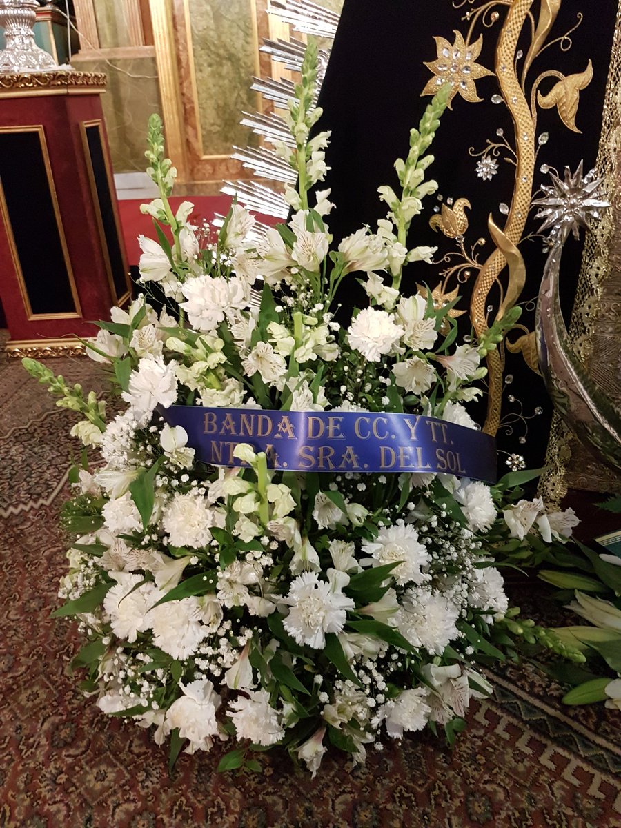 Ramos de flores ofrendas a Nuestra Señora del Sol de nuestra querida juventud <a href="/hdaddelsol_GJ/">Grupo Joven Sol</a> y de nuestra querida Banda de Cornetas y Tambores <a href="/bandasolcom/">Banda del SôL</a> ¡Gracias!

#BesamanosSol17