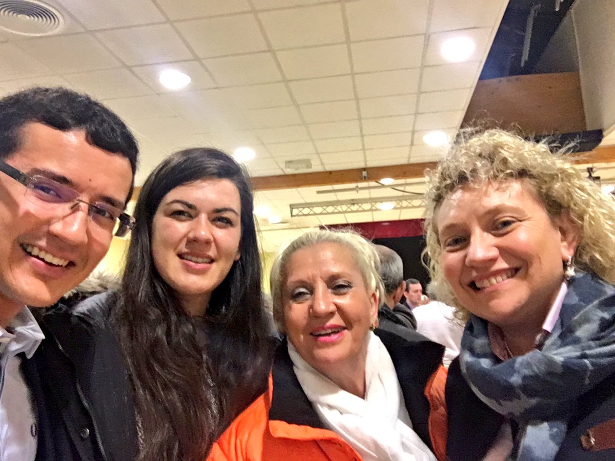 antoine_pomeon's tweet photo. 2 autres belles éditions des #Voeux2018 de notre Député @DinoCinieri en cette fin de semaine : plus de 400 personnes à #BourgArgental et l'apothéose à #StJustStRambert avec plus de 800 personnes ! #4ÈmeCirco #FirstDeputy https://t.co/EFl2cB11kS