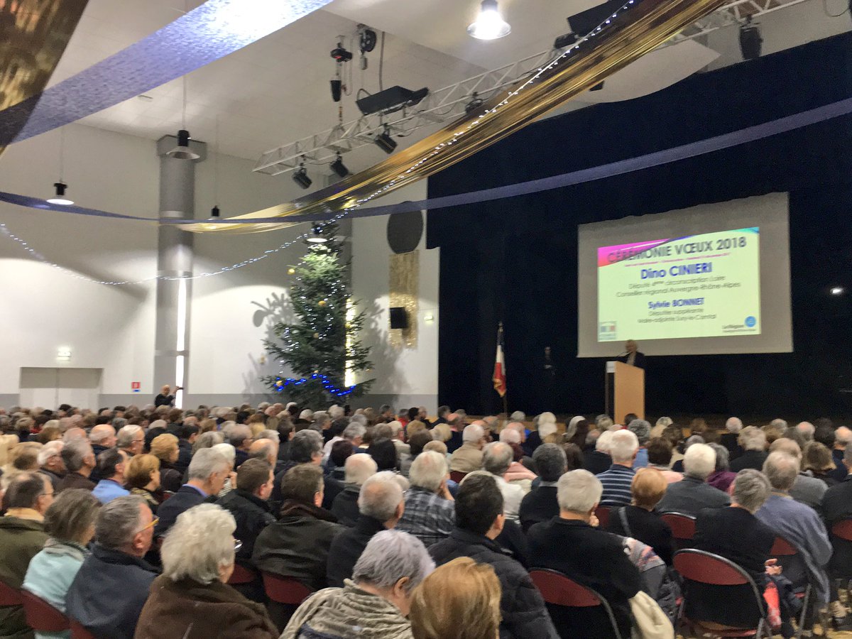 antoine_pomeon's tweet photo. 2 autres belles éditions des #Voeux2018 de notre Député @DinoCinieri en cette fin de semaine : plus de 400 personnes à #BourgArgental et l'apothéose à #StJustStRambert avec plus de 800 personnes ! #4ÈmeCirco #FirstDeputy https://t.co/EFl2cB11kS