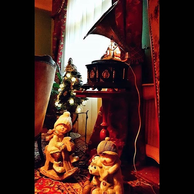 trustbasetb1's tweet photo. Christmas isn't a season. It's a feeling.  How you will #decorate your home this Xmas celebration, Make your invites amaze with your #décor ideas. Post by @beatrice_alina18 #interiordesign #decor #homedecor https://t.co/Ky2Itgki6Q