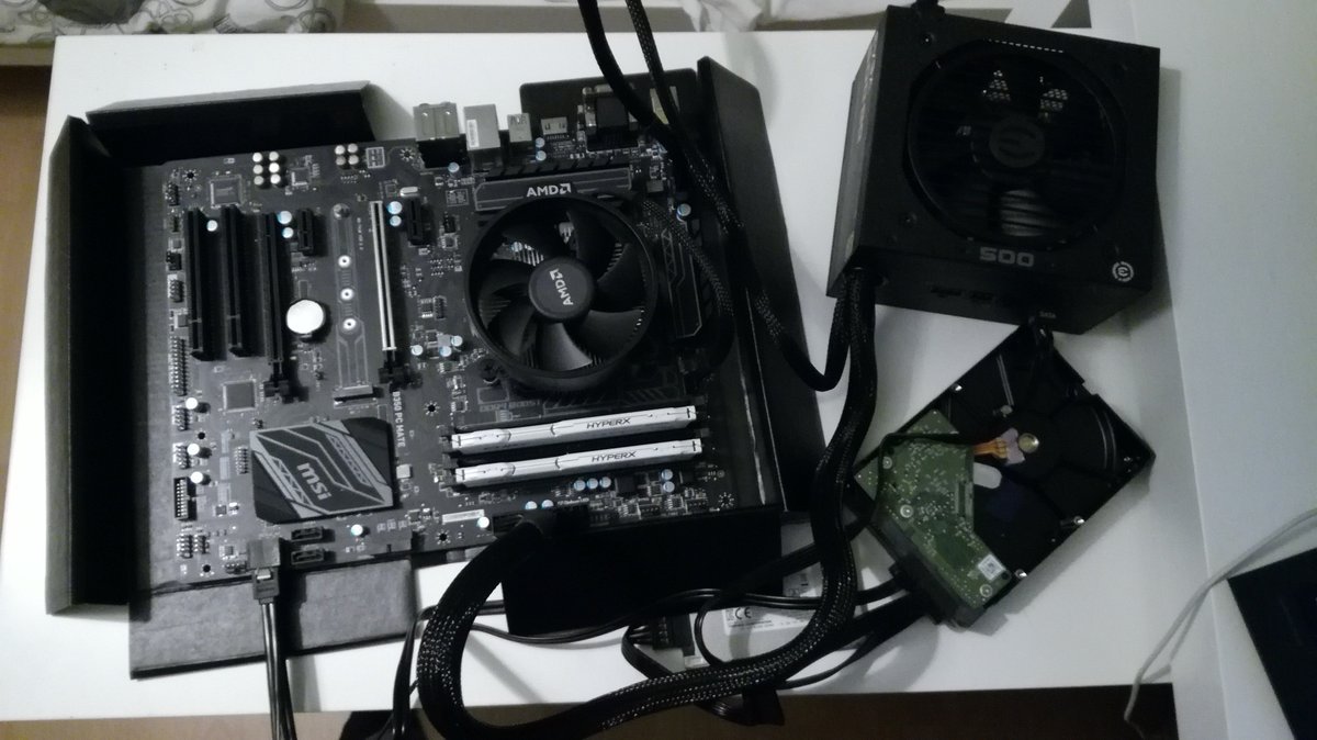 LerogFR's tweet photo. Nouveau PC x) https://t.co/1caL2dsKW7