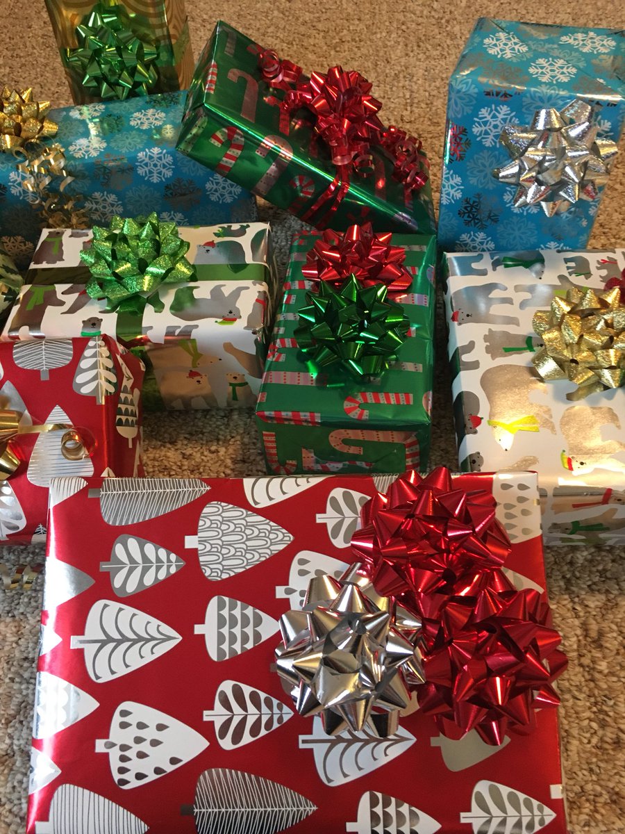 Kimclaypoole's tweet photo. Wrapped empty boxes for Christmas Party centerpieces #Christmas #werrichmond #prettypresents #flapjacks https://t.co/zLJJE7UYei