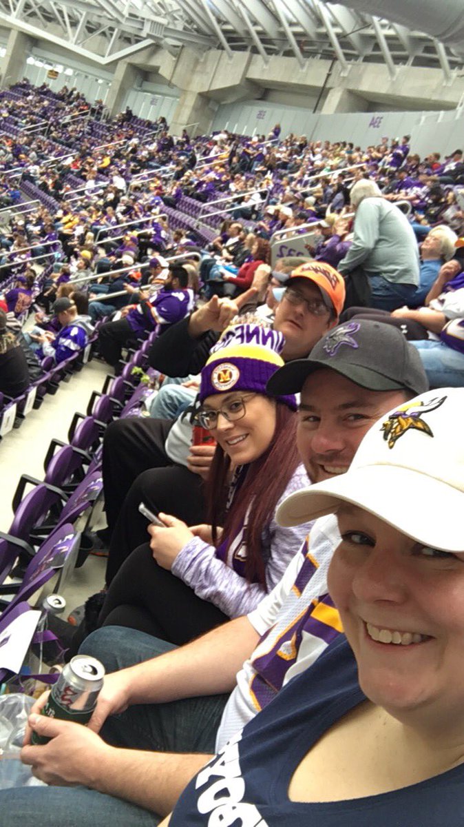 mandylocs's tweet photo. #centurylinklegends section 332 row 14 https://t.co/hOVOxbkxaS