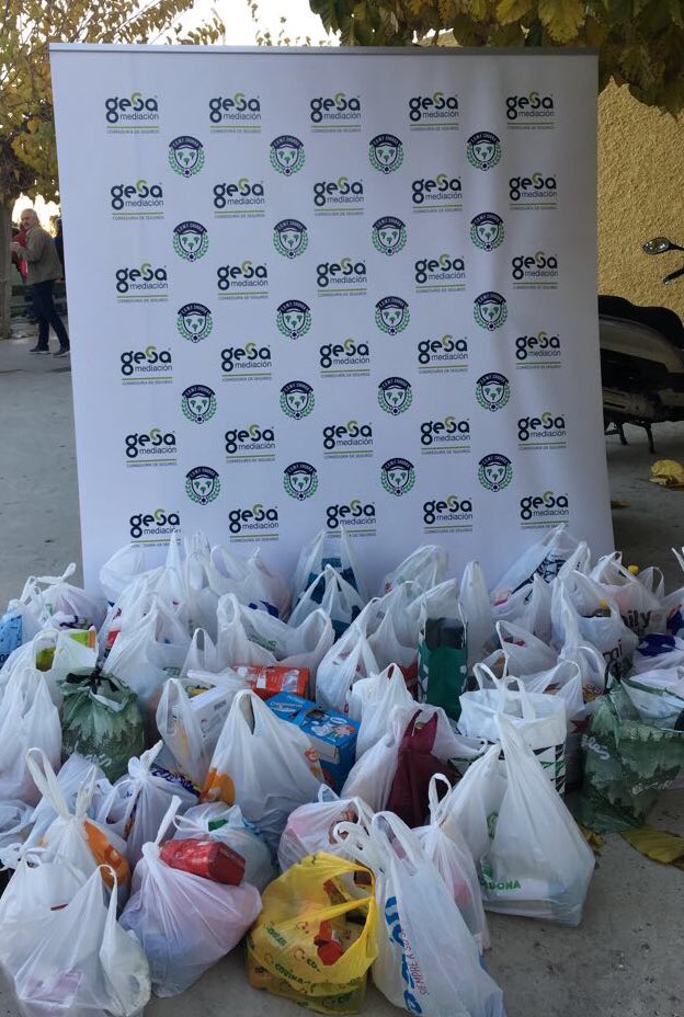 Gracias a todos los aficionados que han colaborado en nuestra campaña de recogida de alimentos, muchos de ellos del equipo rival <a href="/LorcaFCSAD/">Lorca Fútbol Club SAD</a> “B”. Mil gracias a todos. <a href="/treceraG13/">Trecera.com ⚽️</a>