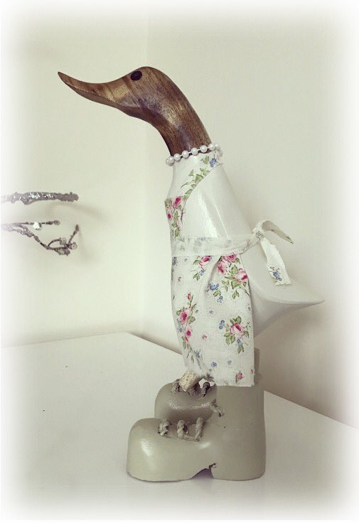 tutulovedesign's tweet photo. ๐Mad Crazy Baking Duck....๐
The brief was - gift for a lady who loves baking, sage green & ducks in boots.. think Iโve done it.
๐#nearlyChristmas #imfrazzled #notgettingmuchsleep #greatbritishbakeoff @Lucys_Labyrinth @tutulovedesign https://t.co/NZN9KB35GH