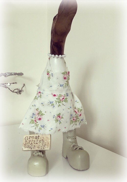 tutulovedesign's tweet photo. ๐Mad Crazy Baking Duck....๐
The brief was - gift for a lady who loves baking, sage green & ducks in boots.. think Iโve done it.
๐#nearlyChristmas #imfrazzled #notgettingmuchsleep #greatbritishbakeoff @Lucys_Labyrinth @tutulovedesign https://t.co/NZN9KB35GH