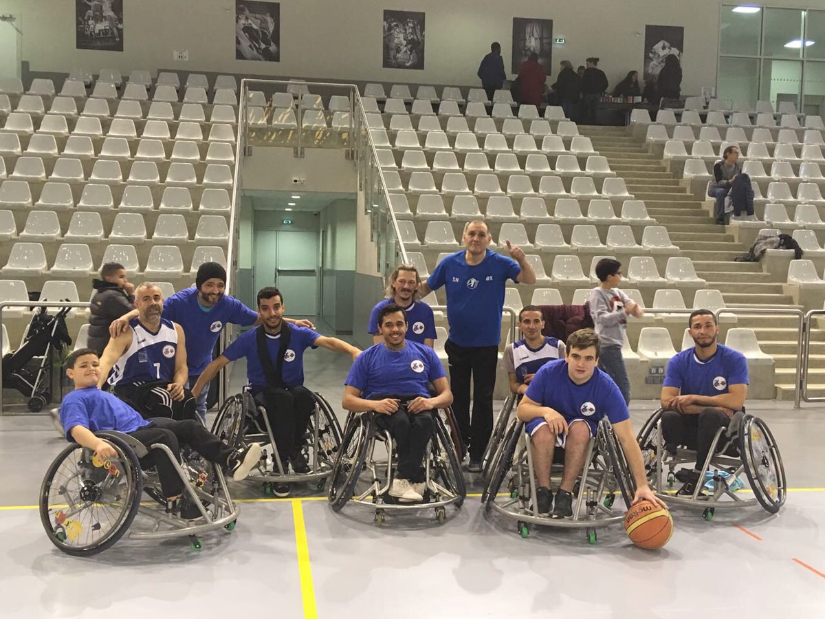 FionaPersonnel's tweet photo. Bravo aux Argenteuillais qui s’imposent en handibasket 54-48 face à Dreux ! A l’issue du match, c’était l’occasion de découvrir les festivités de fin d’année devant la mairie d’#Argenteuil. https://t.co/hZzkYnslyZ