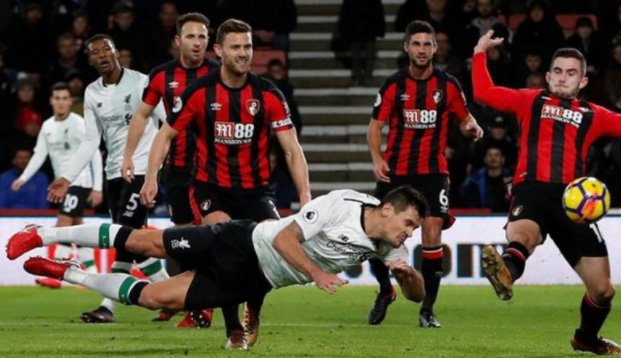 BBCSport's tweet photo. Liverpool beat Bournemouth to move back up to fourth place in the Premier League table.

Goals from Salah, Firmino, Coutinho and Lovren. 

Easy as that. 👏

Report: https://t.co/AGayMQF0AA https://t.co/ojOpRavOnL