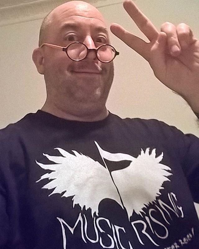 RealMusicRising's tweet photo. Check out the outstanding support of fan @seanscags who says ❤️🎶🙏🏻 “I'm In!!” #musicrising @rita_simon_ #eyebobs #chefaz #andrewzimmern #u2 #theedge 

You can purchase your Music Rising Shirt here: https://t.co/8ECdaZG468 https://t.co/x9OSM56j6I