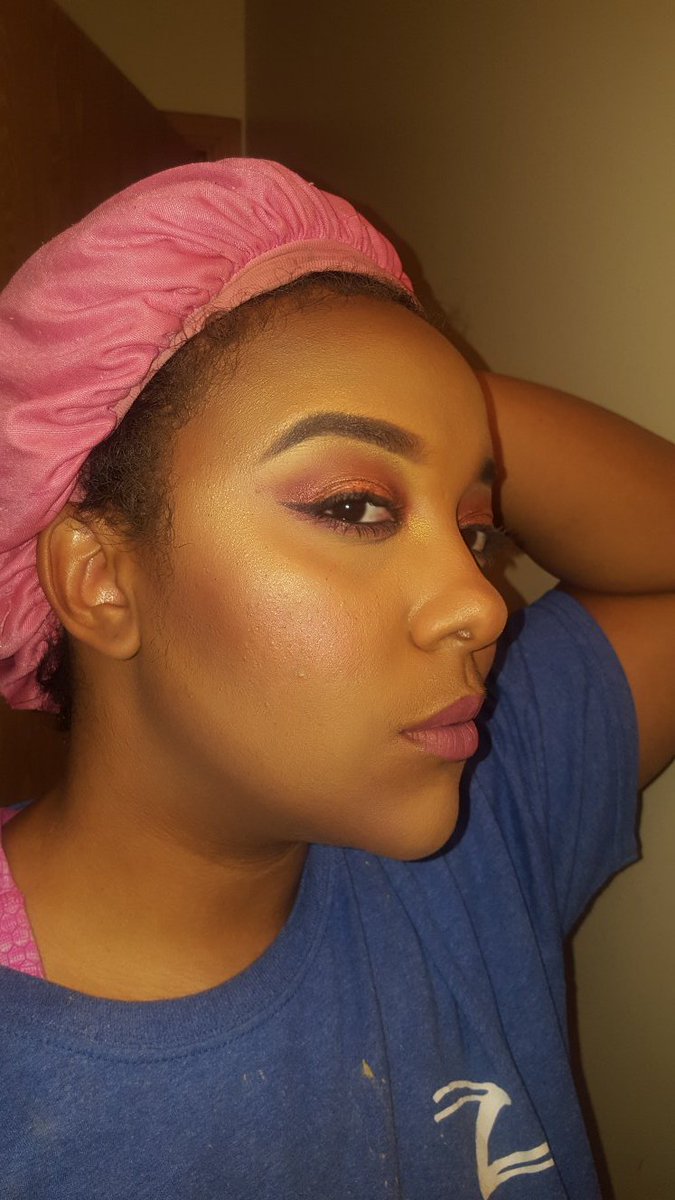 missbrimo's tweet photo. Practicing bc I really want to get better at doing my face. Used @ItsMyRayeRaye x @bhcosmetics for the look. #controlfreak #sunset #tiffany #passion on the eyes #mocha #brownie bite mixed for contour #rayediant cheek highlight #moonlight inner corner #stingraye on lips https://t.co/h33XANljN2