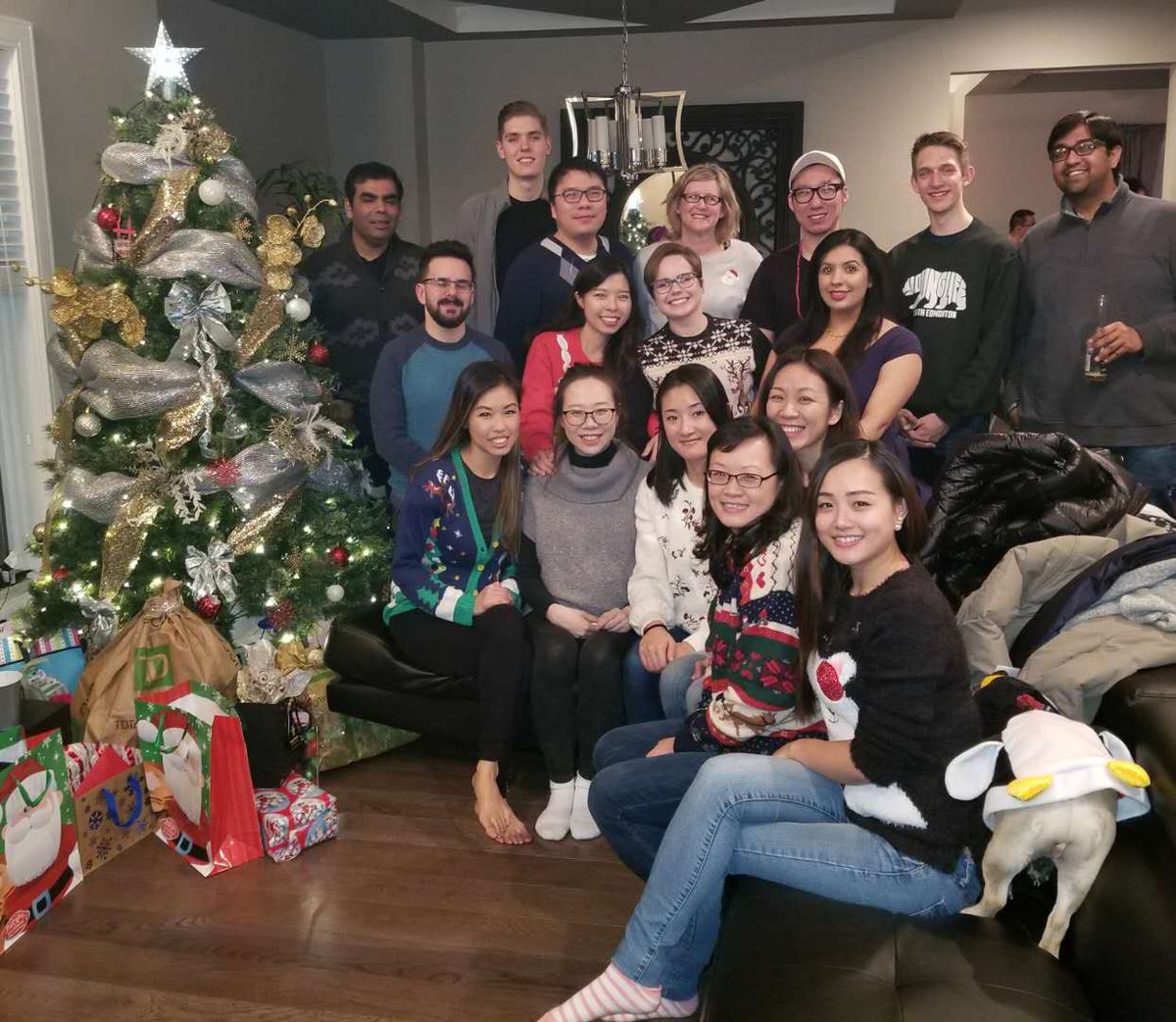 mmei0204's tweet photo. Thanks to our dear boss @Lisajess_TD for hosting this great holiday house party! #uglysweater #XmasParty #teamterwillegar #lotsoffood #lotsoffun  @Lcolangelo_TD @hll82_lili https://t.co/vJj8Fbdhrr