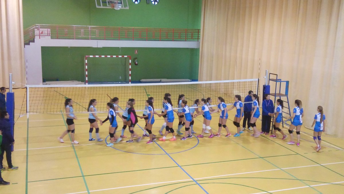 vbalagon_inf's tweet photo. Ultimo partido del año con una nueva victoria para nuestras chicas del villa, descansamos en navidades y continuaremos al año que viene luchando por ese primer puesto de la liga juvenil autonomica que tan cerca tenemos, seguir asi disfrutando de este deporte que tanto os gusta. https://t.co/NWR8oMw4fV