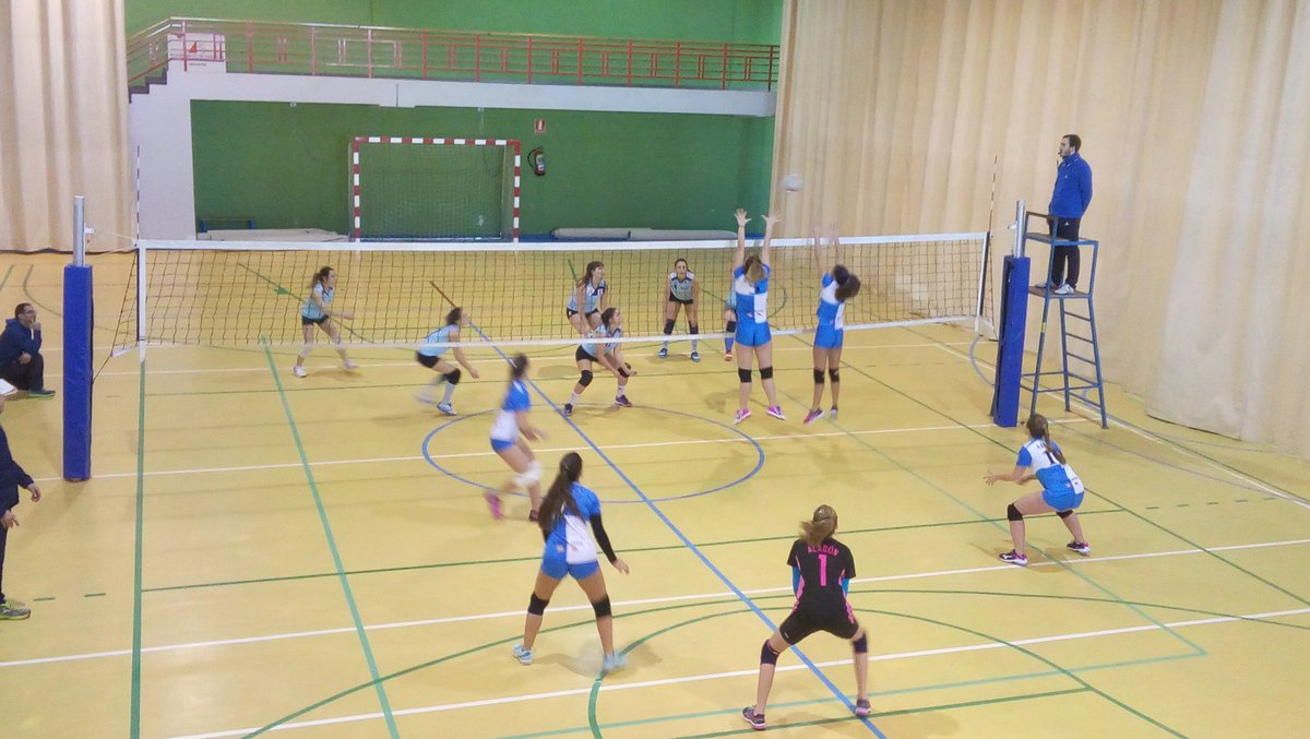 vbalagon_inf's tweet photo. Ultimo partido del año con una nueva victoria para nuestras chicas del villa, descansamos en navidades y continuaremos al año que viene luchando por ese primer puesto de la liga juvenil autonomica que tan cerca tenemos, seguir asi disfrutando de este deporte que tanto os gusta. https://t.co/NWR8oMw4fV