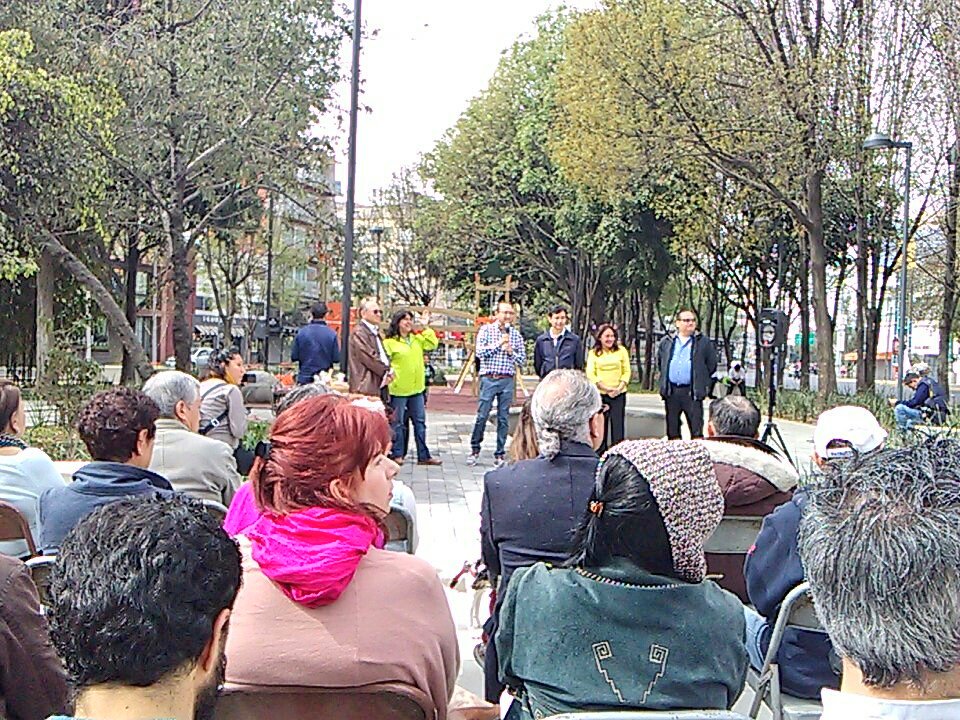 5antaMerlina's tweet photo. Gracias @quetzalcm Comite Hipódromo 2 @ARHipodromo @Rafaguarneros por los reconocimientos y esa lucha intensa por recuperar #EspacioPúblico #ParqueCholula
👏👏👏
@ReyPeatonCDMX @aep_jams @ManceraMiguelMX @raulflorescoy y mariachis de @SSP_CDMX @hiramalmeidae https://t.co/ASmAypj3uV