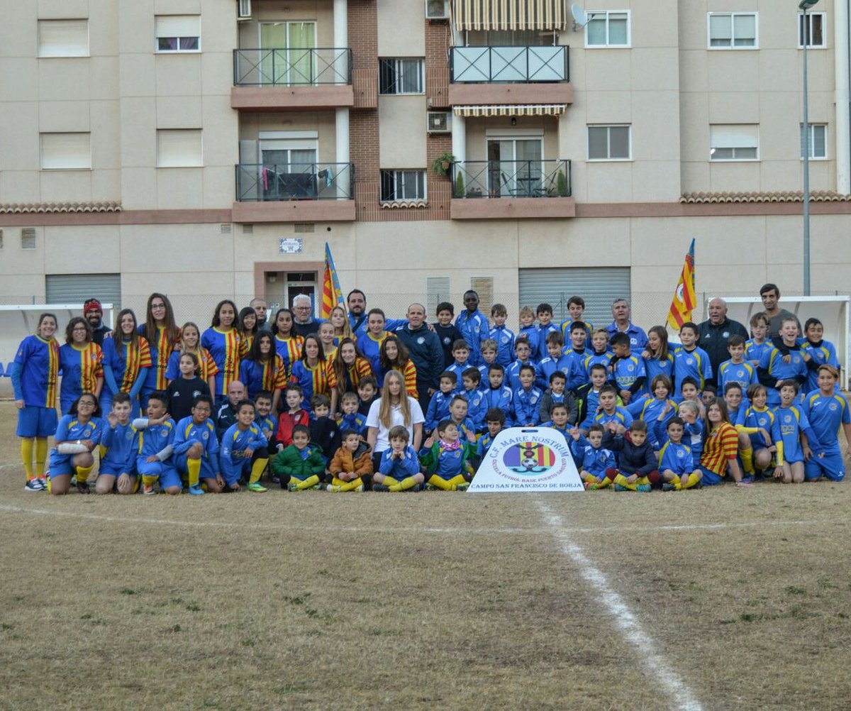 CfMareNostrum's tweet photo. Y así queda nuestra foto de familia 😍 Presentación CF Mare Nostrum 2017/2018. 
#marenostrum #futbol #querubín #alevin #benjamin #prebenjamin #femenino ⚽💪Somos equipo, somos Mare, somos Valores 💪⚽ 💙💛💙💛💙 https://t.co/Iwkn5Ss1bO