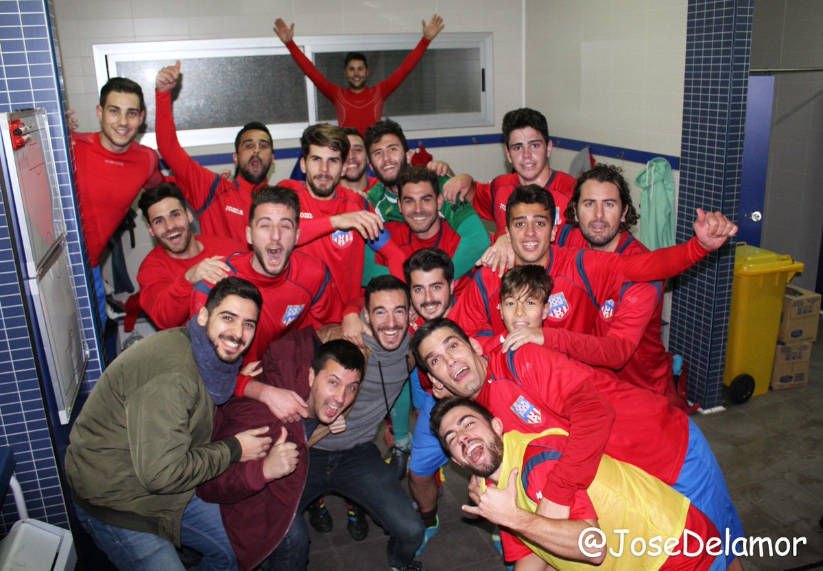 AlcantarillaFC's tweet photo. ¡¡FINAAAL!! @AlcantarillaFC 2-1 @CD_Algar ¡Nos reencontramos con la victoria para despedir el 2017! #SienteAlcantarilla🔴⚪️ https://t.co/k6BhBZI3iW