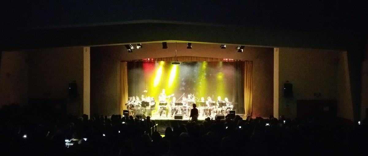 ziomau's tweet photo. Si comincia! 🎶👍😊 #ClusterBand
#ClusterChristmas #ClusterMusic #MusicAndLife #ScuolaDiMusica #ClusterPeople #ClusterLive #ClusterNow @CLUSTERMUSICA https://t.co/Hf8DGy69yu