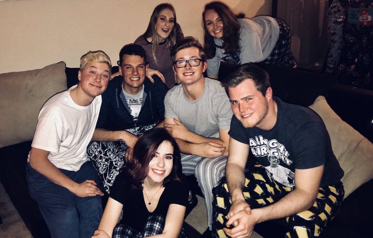 mxriettxpxo_'s tweet photo. My favorite people ever, no doubt about it. You are the ones who make my life great and I hope one day I can repay you for the blessing of happiness you have given me. I love you all more than you know. 🎄💗 Now we wait a year for the next Christmas get together 😁 https://t.co/rBYW9rzbKn