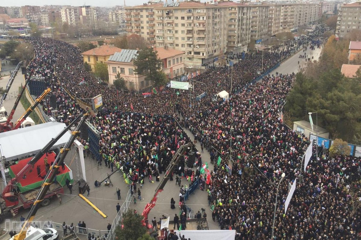 HurEkip's tweet photo. HÜDA PAR'ın bugün Diyarbakır İstasyon Meydanı'nda düzenlediği tarihi Kudüs mitinginden kareler -2-
| #DiyarbakırKudüseSahipÇıktı https://t.co/QGh3a2P5Oz