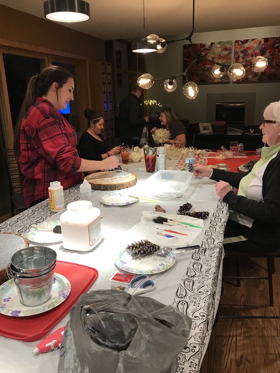KimRamamom's tweet photo. Wedding decorations and bridal shower. Gearing up for the big event (no, not the super bowl) #semoshindig #bakerbash https://t.co/GDsbbKexyS