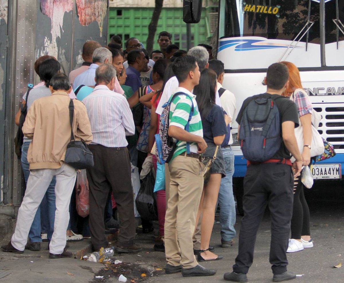ElNacionalWeb's tweet photo. Pasaje costará Bs 1.000 en el este de Caracas https://t.co/9jzE6BXCuQ  https://t.co/4ieezb012x