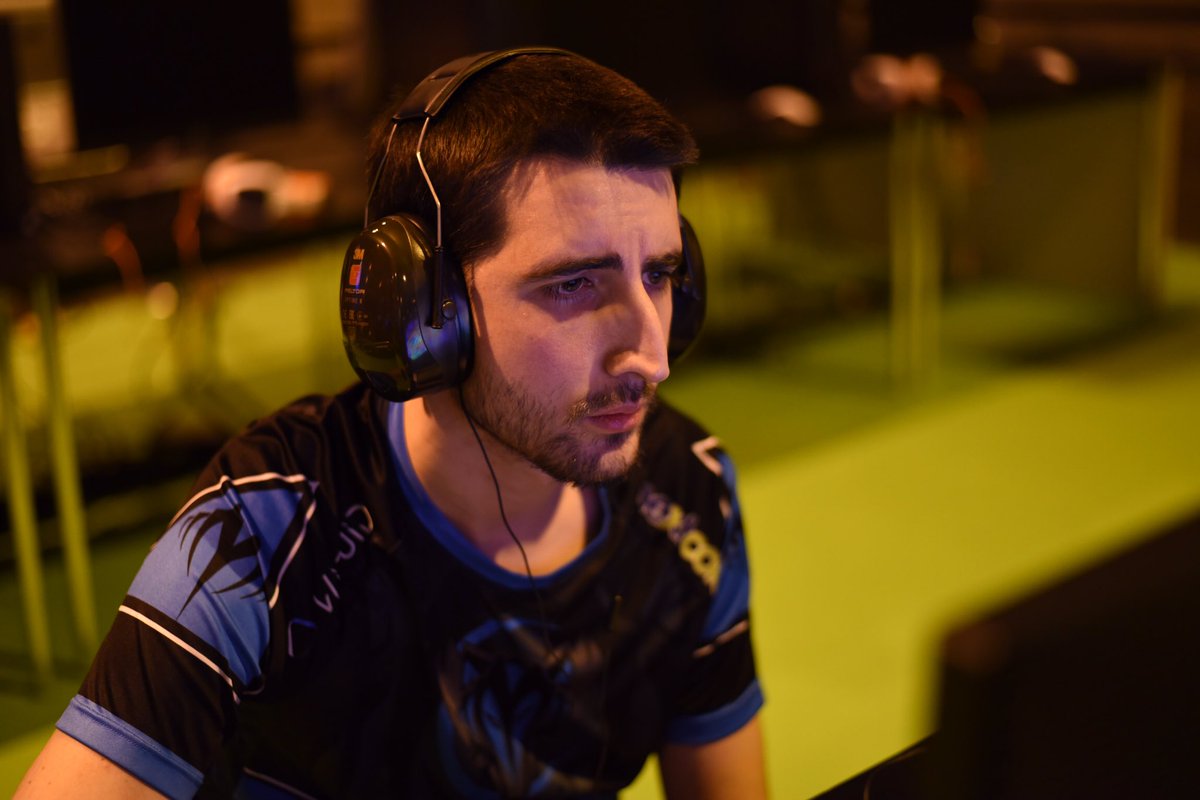 LVPesHS's tweet photo. ¡El #GranOpenHS de esta edición de @Gamergy está llegando a su fin! @Arturo_Gonzip y @espumitoHS, dos grandes jugadores, están luchando por ese primer puesto. ¡Y tienen espectadores! Ven a ver sus increíbles jugadas 👌🏻 #Gamergy https://t.co/UsiMOBjGEZ