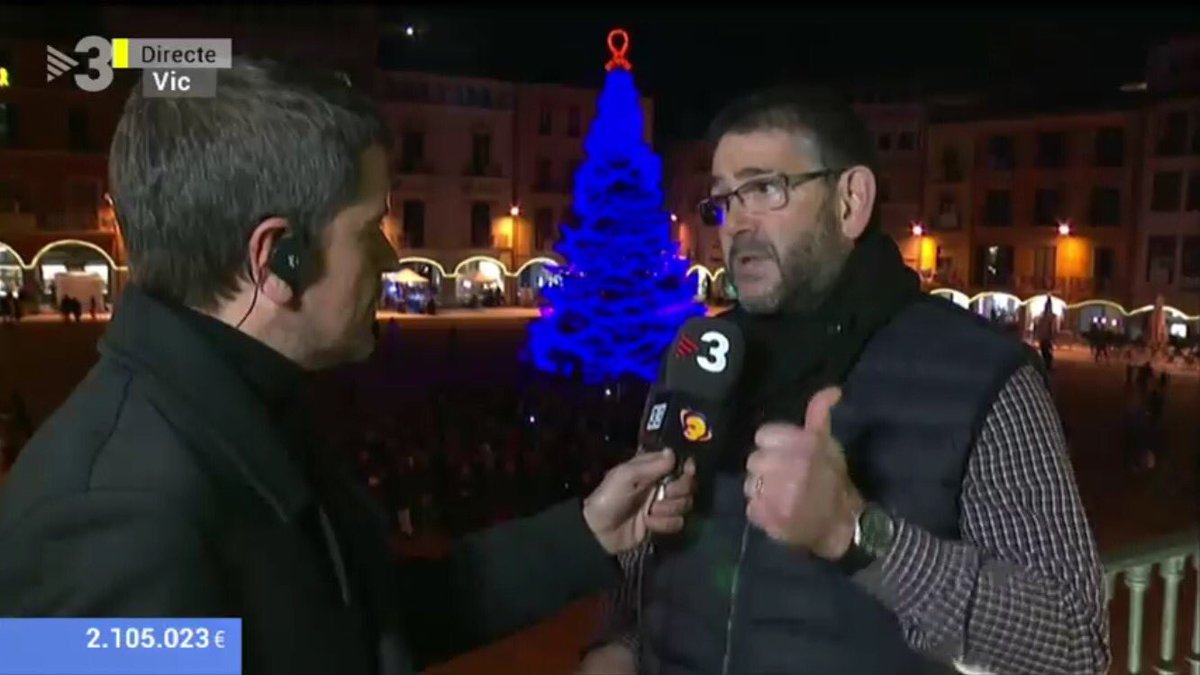 ☝🏼Trobeu la diferència?
A l'esquerra, la realitat. A la dreta, la senyal emesa per #LaMaratóTV3 de l'acció a #Vic per les malalties infeccioses

Accions que s'estan convertint en quotidianes i no podem permetre. No al 1️⃣5️⃣5️⃣#LlibertatDExpressió #LlibertatPresosPolítics