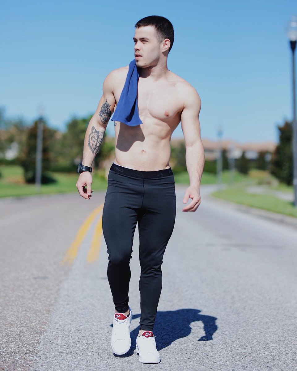 tulioorucha_'s tweet photo. Hoje tá um calor danado 😝😈 https://t.co/v3c6BXPpmx