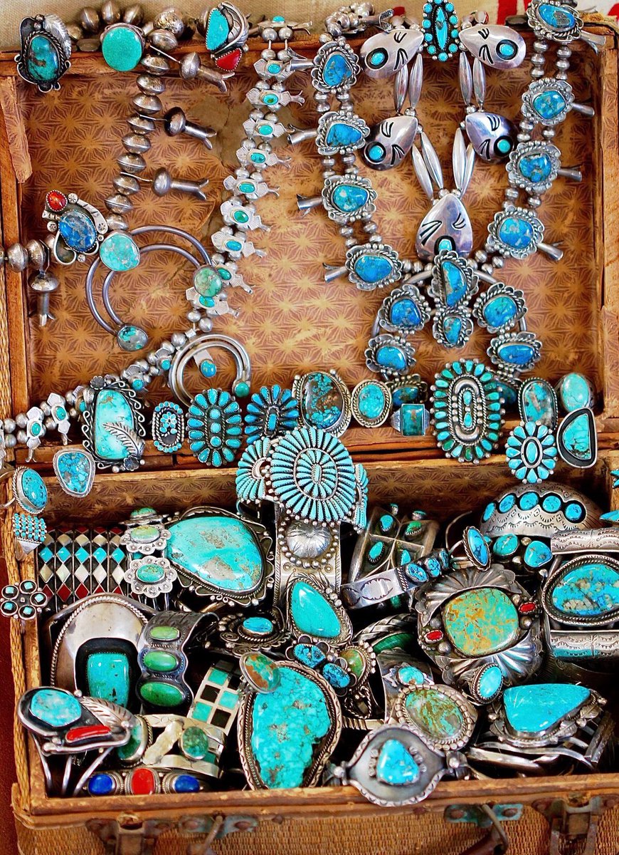 lebleudazur's tweet photo. All those beauties, can I pick one ?
#love #turquoise #lebleudazur #vintage #bohostyle #bohemian 📷#pinterest https://t.co/bX1J2jd8yT