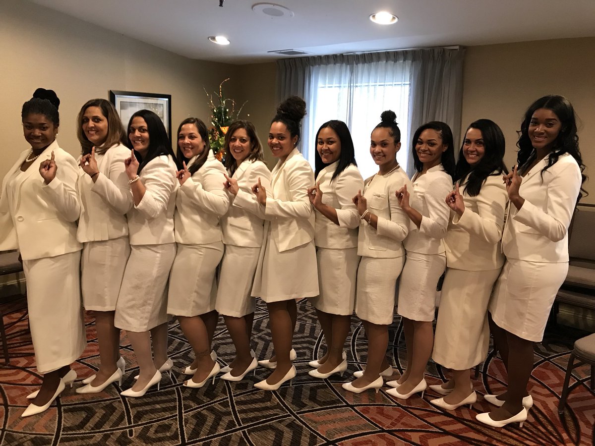 DrJ_knows15's tweet photo. Welcome to the sisterhood- Kelsey Gordon, Janelle Carter and Taylor Danielle!
Yes-Yes, it is a serious matter-Got some new Sorors in the family! We roll deep! #AKA1908 #FA2017 https://t.co/gtgKVs7KoL