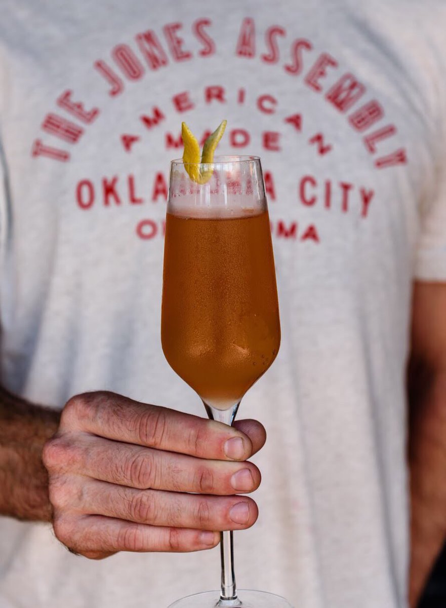 TerritoryOKC's tweet photo. Hey brunch friends, the Winter Issue is at all our favorite places! @thejonesokc @stellaokc @kitchen324 @thedrakeokc @packardsokc @cafekacao @chaeokc @okayyeahco...and more!
#winterissue17 #territoryokc 📷 @madi.rae.jones https://t.co/NQus5gXqFC