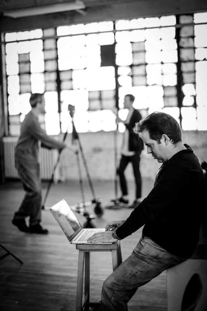 josephjamesnyc's tweet photo. The video shoot for Kiss Me Feel It with Brian Hutson in the Bronx. Awesome shoot!!! 
Thank you Bob, Angela, Brandon 
and Journey. I'm not in the video, just watching different clips.
Way too many chins while hunched over. Lol... Serious!!
#BrianHutson
#apmusicgroup https://t.co/blh5bFQC92