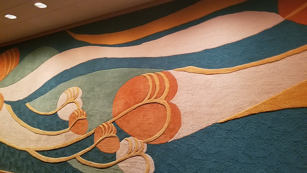 TheLeisureProf's tweet photo. Carpet wall appreciation tweet #EpcotChristmas #DrinkingAtDisney https://t.co/4hqBrCyA9B
