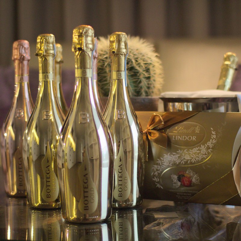 BottegaGold's tweet photo. The Amedia Luxury Suites in Graz has launched the fabulous “Bottega Package” guests who book the Golden suites will receive both #Bottega and #Lindt products 💛. We're on our way! https://t.co/rhkZVGX6Lx #Luxury #Hotel https://t.co/lOWFllPtdA