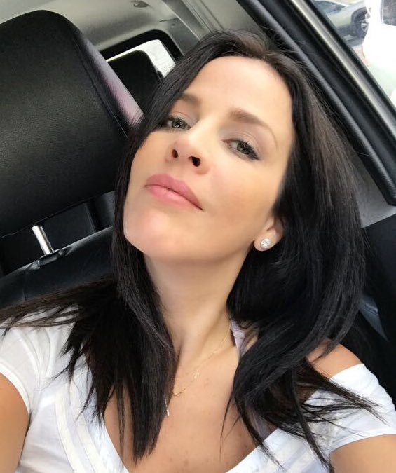 BonoAnnarella's tweet photo. Feliz Domingo mis muchachones ❤️ donde andan? les mando besos 💋 y Gracias por escribir 😍 https://t.co/j067Oc3sg4