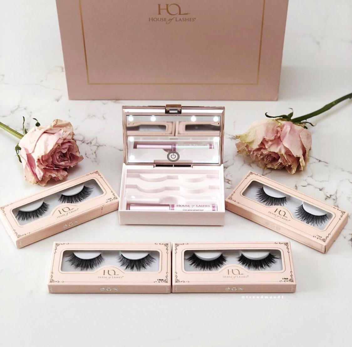 Trendmood's tweet photo. ๐ธ๐ #SoCute ! @houseoflashes #Illumine LED #LashCase Includes a wide set mirror lined with LED lights, space for two pairs of lashes + lash adhesive $24 #LimitedEdition Currently #SoldOut https://t.co/unWNEYfOrQ