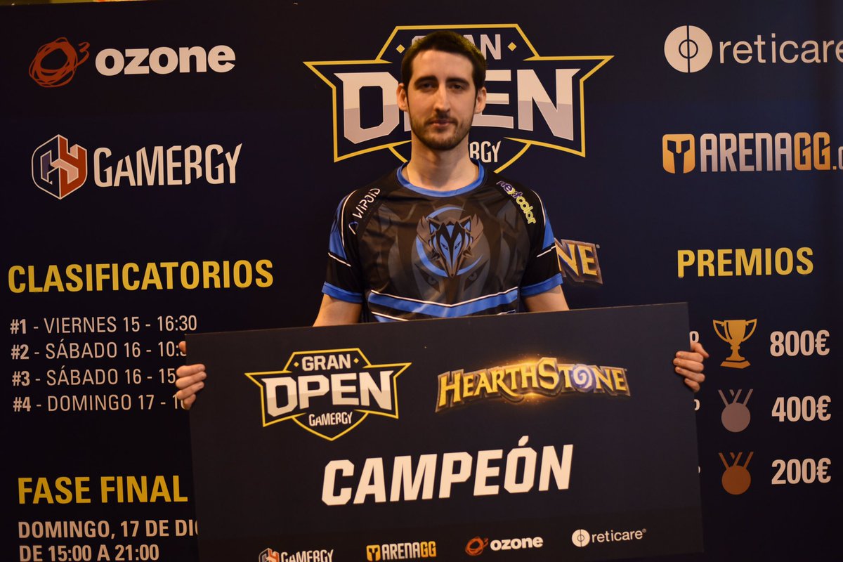 LVPesHS's tweet photo. Aunque @espumitoHS parecía que remontaba, finalmente @Arturo_Gonzip ha rematado una gran final del #GranOpen #GranOpenHS con un 3-1. ¡Felicidades a los dos, y a disfrutar del premio de @Gamergy!👏🏻 #Gamergy https://t.co/uV6FogZ8yE